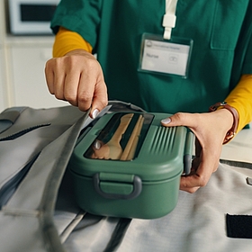 Digitální reklama není vždy ekologičtější než reklamní předměty. Nová studie ukazuje proč