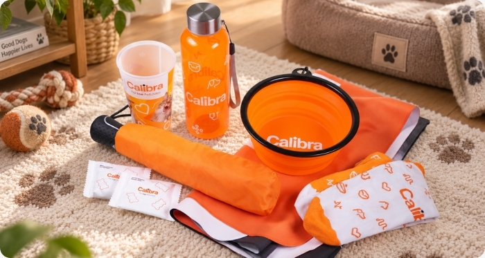 Firemní merch Calibra – láhev, kelímek, skládací miska, ponožky a další reklamní předměty