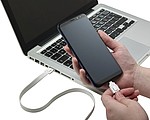 MEDAR Šňůrka na kliče a nabíjecí kabel v jednom, bílá