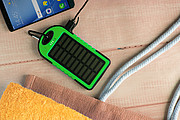 Powerbanka 4000mAh se solárním nabíjením, zelená