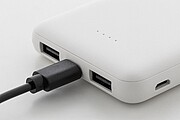 Slim powerbanka z recyklovaného ABS s baterií o kapacitě 5 000 mAh, bílá