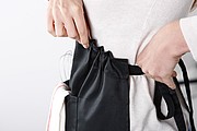 WOJERA Nastavitelná kuchyňská zástěra se dvěma předními kapsami, černá