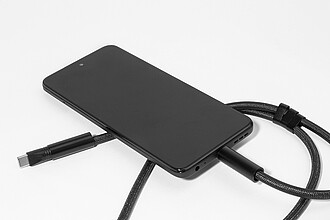 60W RPET kabel se šňůrkou na mobil, černá