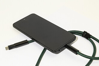 60W RPET kabel se šňůrkou na mobil, tmavě zelená