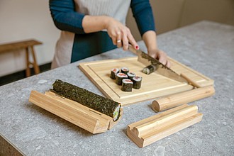 Bambusová pomůcka na přípravu sushi