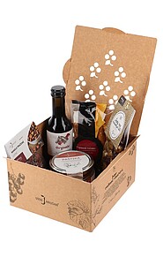 BASTAR Dárková sada (Miniatura Cabernet Cortix x Regent Organic collection 0,187 l, Tyčinky sýrové, Řecký mix marinovaných oliv s bylinkami, Mandle uzené pražené, Paštika jemná s brusinkami) - reklamní předměty