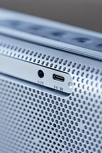 Bezdrátový prémiový reproduktor BranfCharger, černá/stříbrná