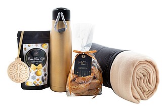 Cestovní dárková sada obsahující polární deku RPET, termosku, kávu Costa Rica (40 g), řemeslné cantuccini (100 g) a ozdobu na stromeček