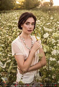 Charm of the Moments 2027, nástěnný kalendář, prodloužená záda