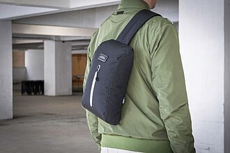 Crossbody batoh Brandcharger, černá