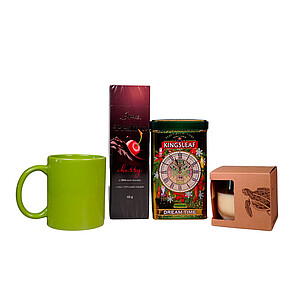 DARELA GREEN Sada obsahující francouzské sušenky, sypaný čaj, svíčku a zelený hrnek, v dárkové krabici