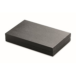 Domino v černé kartonové krabičce