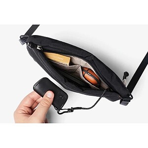 Extra lehká crossbody taška, černá