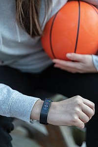 Fitness náramek z recykovaného plastu