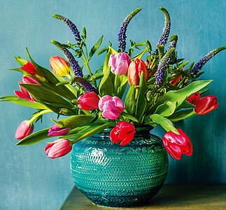 Kytice 2027, nástěnný kalendář, prodloužená záda