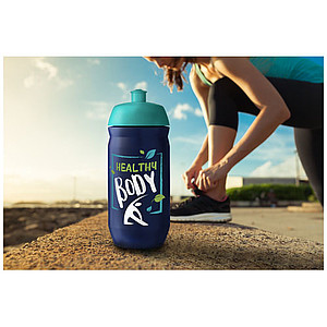 Láhev na pití 500ml, tělo je bílé z pružného plastu, víčko je růžové