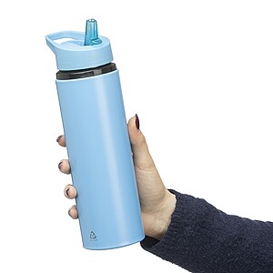 NEVRA Láhev na pití z recyklované nerezové oceli, 500 ml, světle modrá