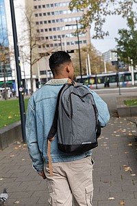Outdoorový batoh, šedý