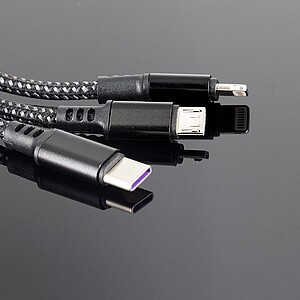 PIERRE CARDIN FLEUR Nabíjecí kabel se třemi konektory, černá