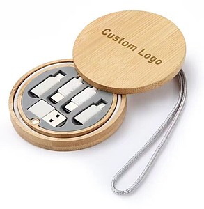 Set nabíjecích kabelů v bambusové krabičce, přívěšek na klíče - reklamní předměty