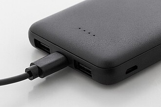 Slim powerbanka z recyklovaného ABS s baterií o kapacitě 5 000 mAh, černá