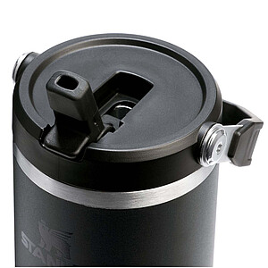 Stanley IceFlow™ 2.0 890 ml izolovaný nerezový tumbler s flip brčkem, černá