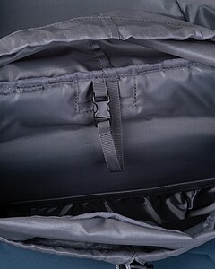 Turistický batoh s bedrovým pásem, tmavě modrá