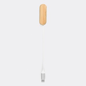 USB hub s bambusovým povrchem