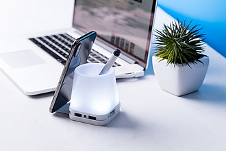 USB hub se stojánkem na pera